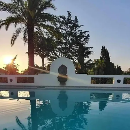 Le Manoir Provencale Avec Piscine Saint-Raphael (Var)