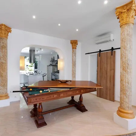 Le Manoir Provencale Avec Piscine Villa